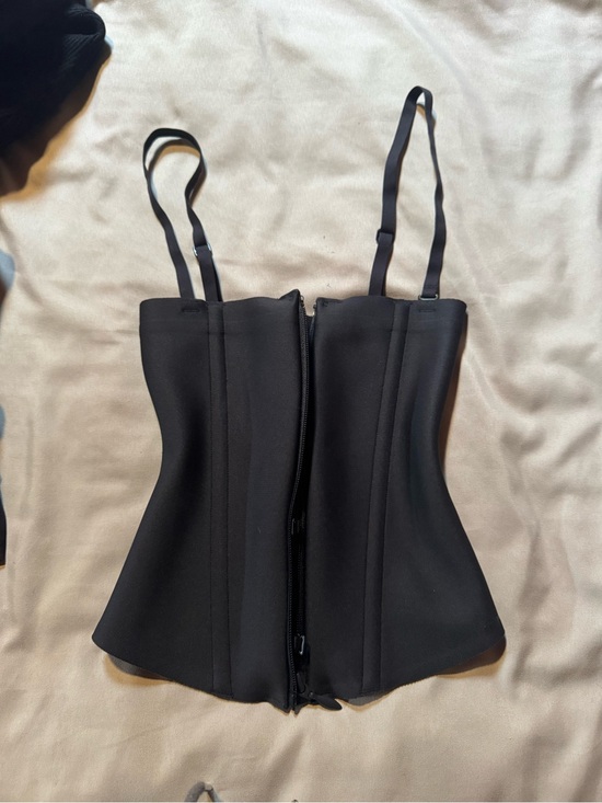 SKIMS Tops - SKIMS Core Sculpt Waist Cincher